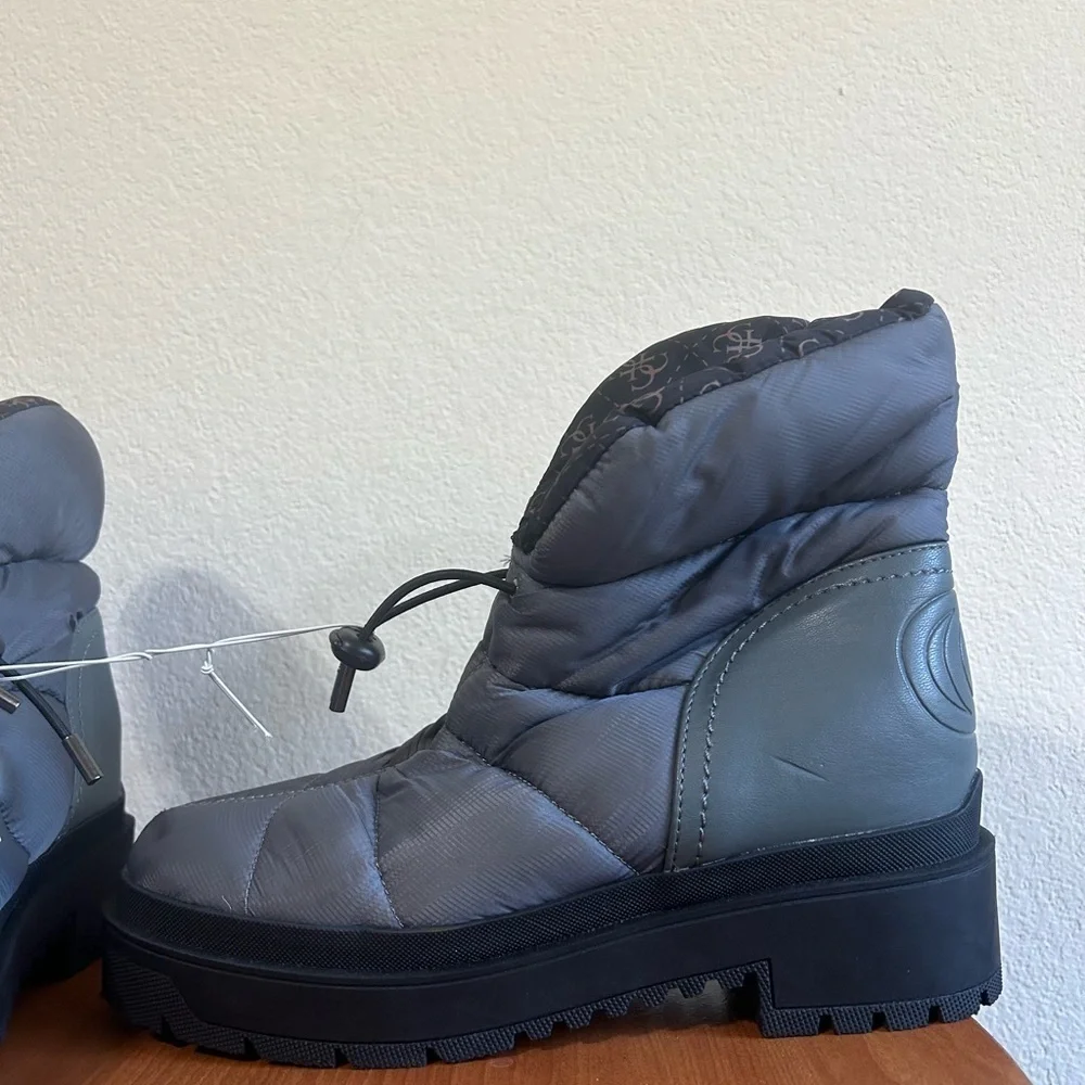 GUESS Leeda 2 Gray Cold Weather Booties Sz 8 Dark Gray Puffer Style Toggle Women